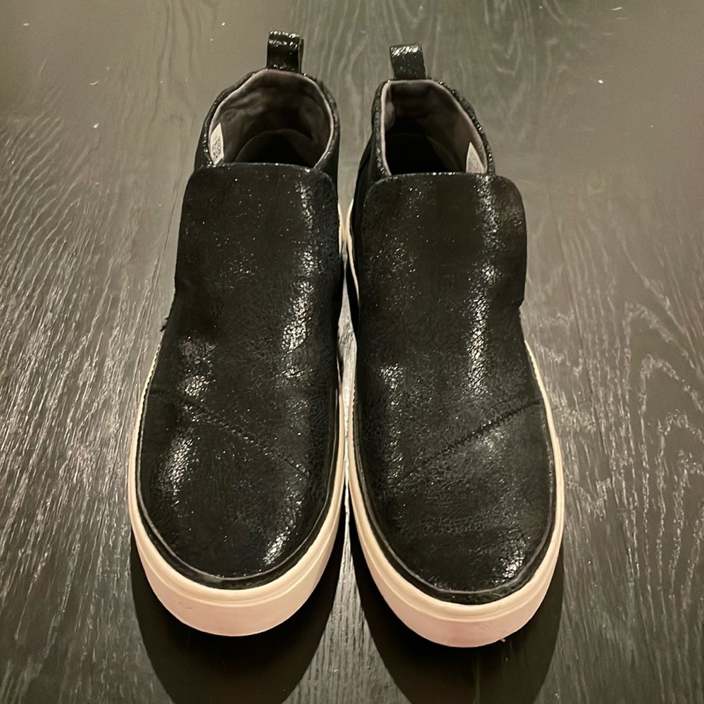 TOMS Slip on black platform sneaker, size 9, never worn